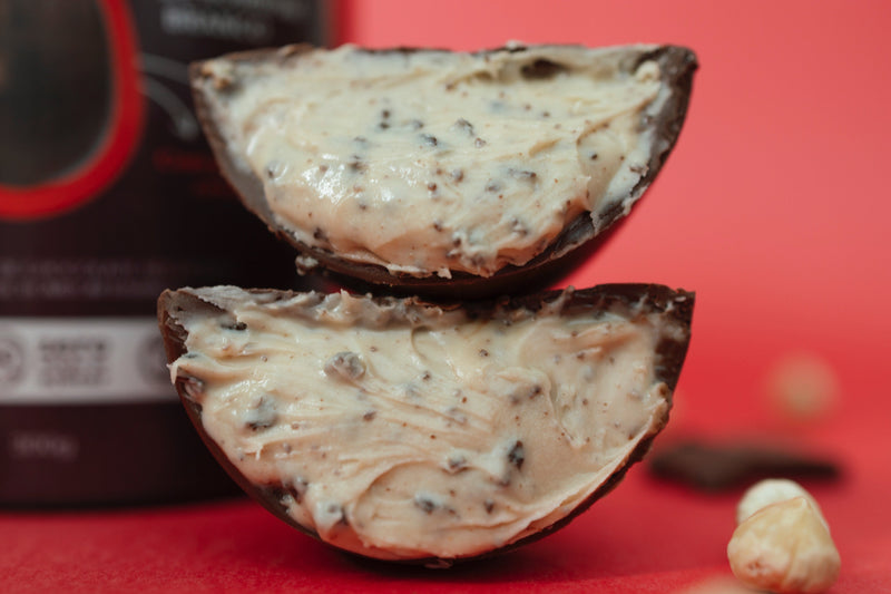 Ovo de Páscoa Recheado Creme de Bombom Avelã Branco Zero Açúcar, Glúten e Lactose 300g